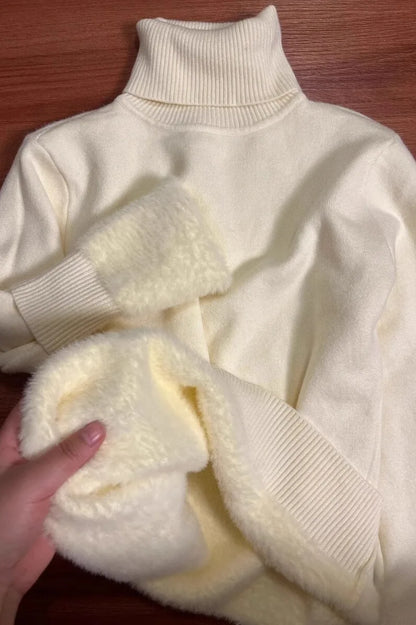 2025 Einteiliger Rollkragenpullover aus Nerz-Samt, verdickt, warme Innenpullover für Damen mit gestricktem Hemdpullover.