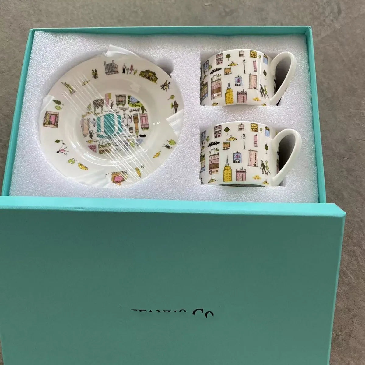 Red, Blue, Gray Tiger Series  Animal Images Bone Porcelain Coffee Cup Plate European Afternoon Tea Cup and Saucer Set Gift Box