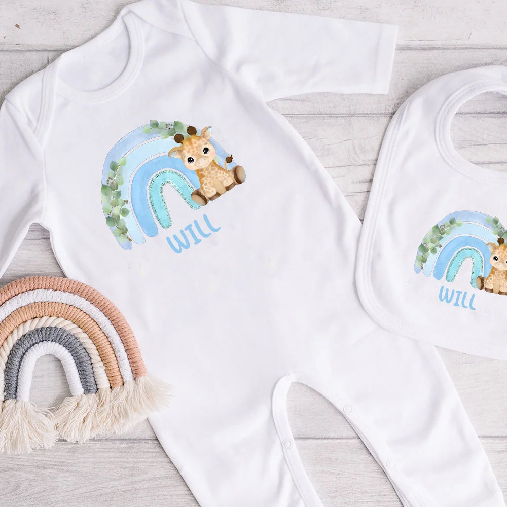 Personalisierte Baby-Lätzchen und Strampler, 2-teiliges Set, individuelles Tier mit Namen, Baby-Baumwoll-Lätzchen, Neugeborenen-Overall, Wild One-Geschenke für die Babyparty.