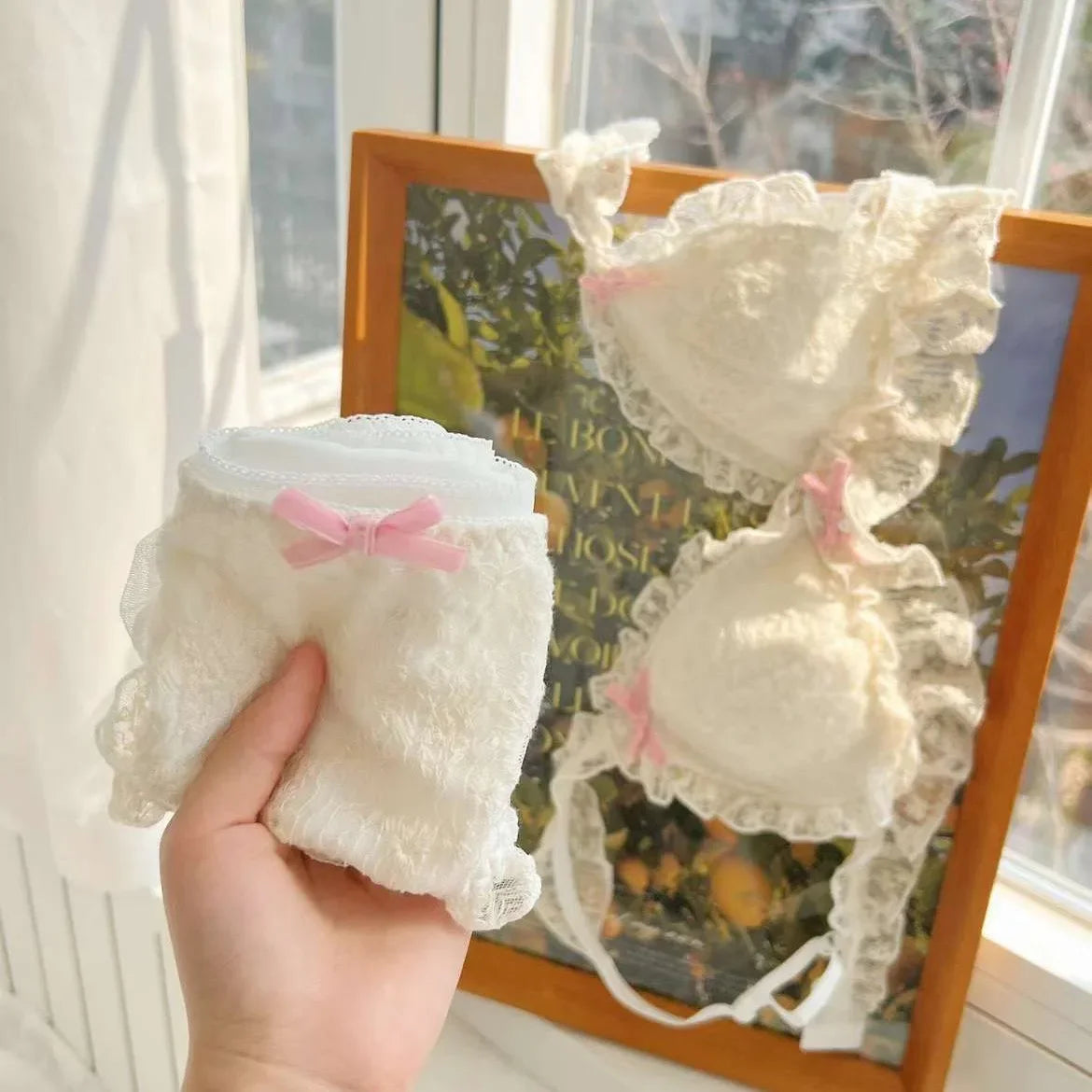 Japanese girl underwear female sweet cute pure desire without underwire bow lace edge thin bra set.