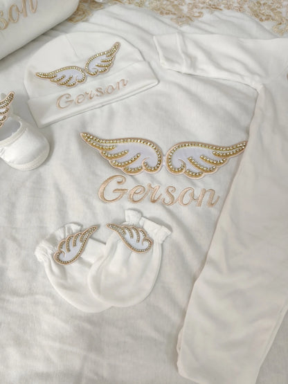 Baby Gold Angle Wings Einzigartige wesentliche Geschenkbox Personalisierter Name Strampler Set Kissen Decke Babyausstattung Outfit Geschlecht offenbaren Geschenke.
