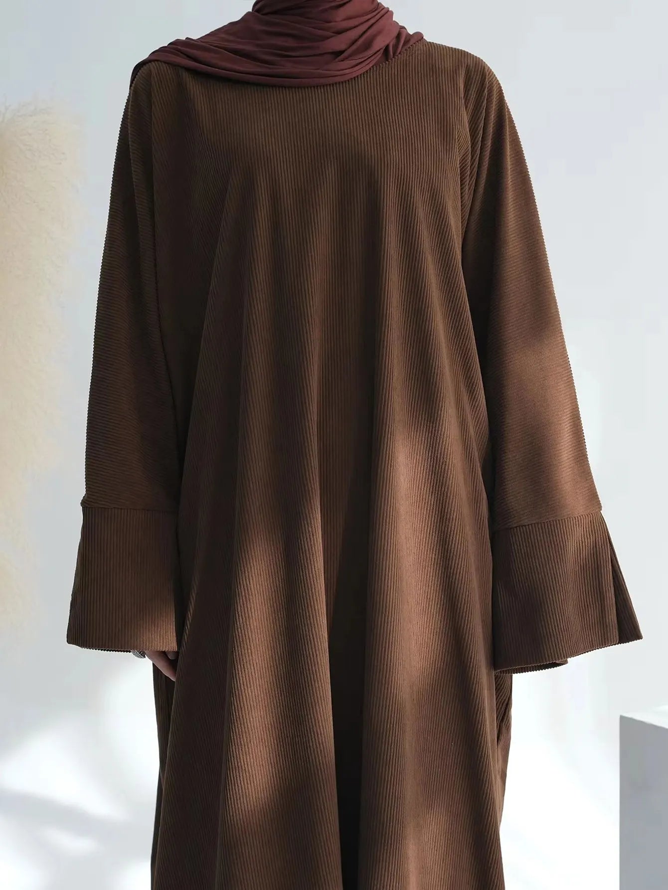 2025 New Arrival Turkey Dubai Muslim Winter Abaya Corduroy Women Closed Abaya Loose Daily Wear Muslim Long Winter Dress.