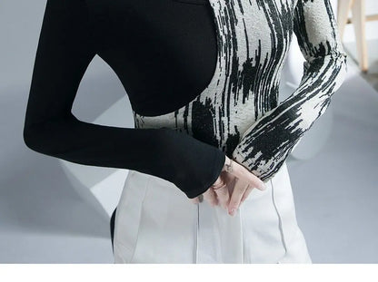 Women Design sense Printing Hollow Out Pullovers Elegant Slim Top Spring Autumn 2024 New Turtleneck Long Sleeve Fashion T-Shirts.