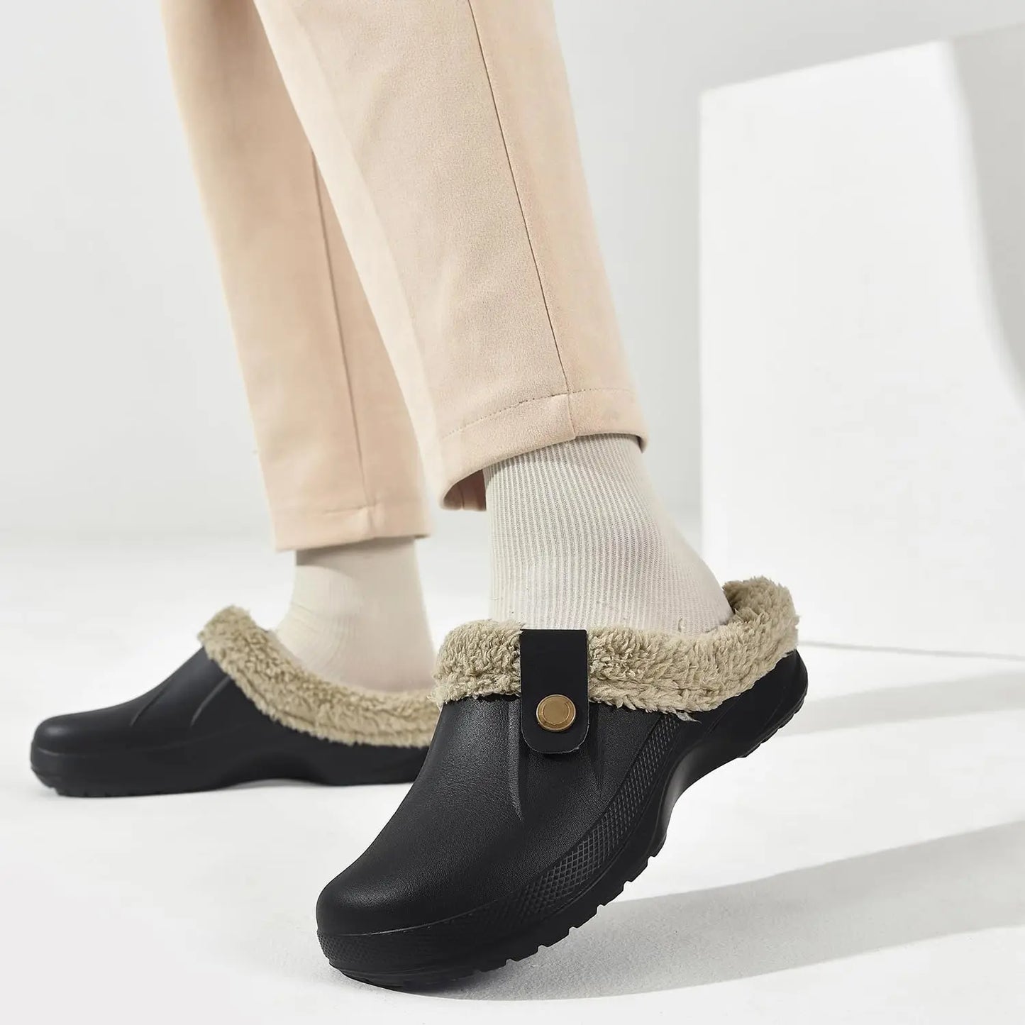 Fashion Men Cotton Slippers Winter Women Men Short Plush Slippers Casual Waterproof Garden Men Shoes New Fur Furry Cotton Shoes.