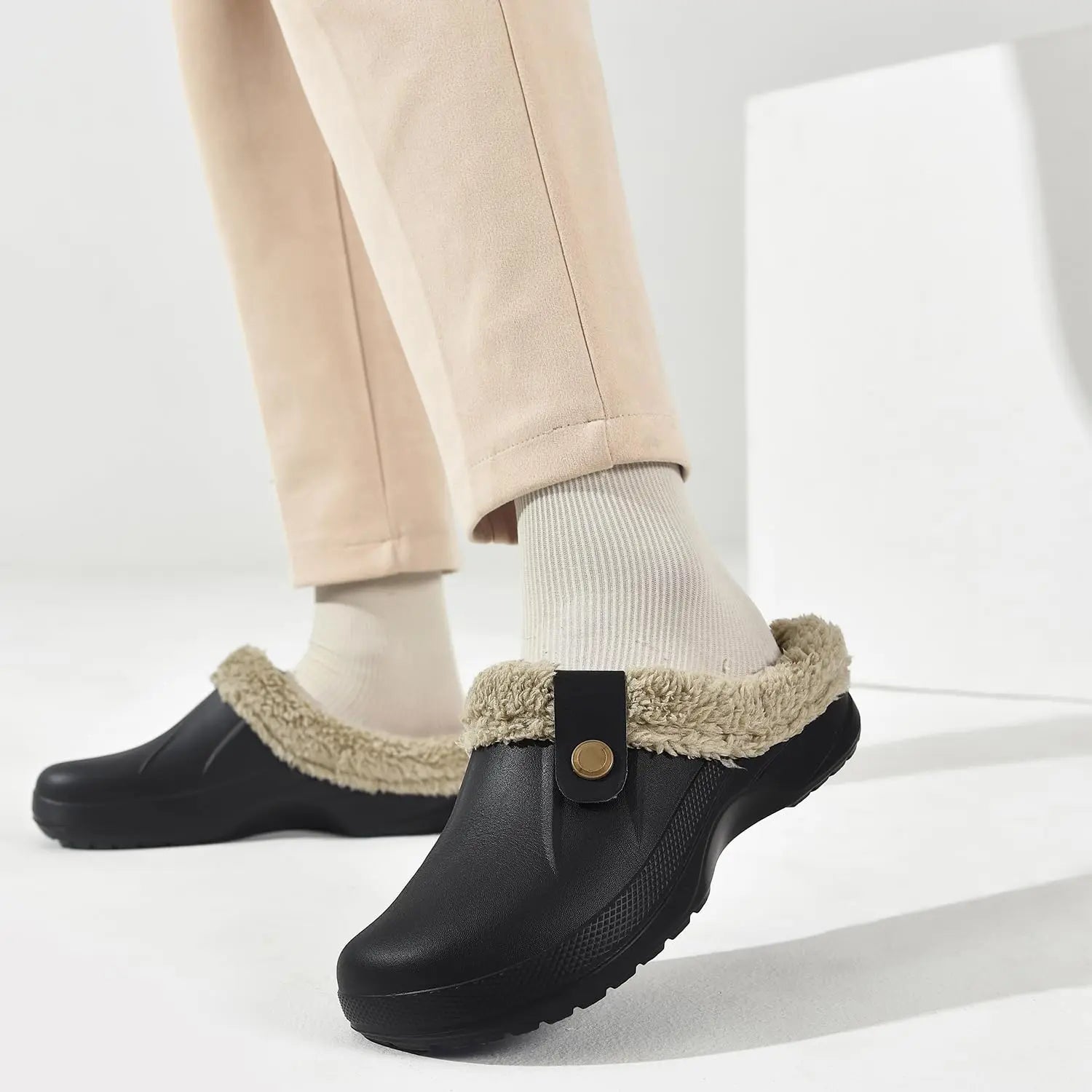 Fashion Men Cotton Slippers Winter Women Men Short Plush Slippers Casual Waterproof Garden Men Shoes New Fur Furry Cotton Shoes.