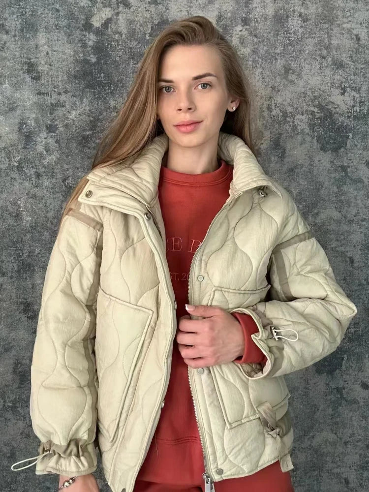 ZBZA Women's Quilted Loose Jacket Mantel Drawstring hoher Kragen Reißverschluss lange Ärmel Versteckter Knopf Doppeltaschen Clip Baumwolle Outerwear Herbst Winter Neue Weibliche Chic Mantel.