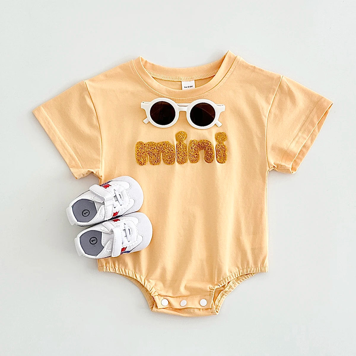 INS Sommer Neue Baby Body Neugeborenen Kleidung Jungen Mädchen Baumwolle Dreieck Strampler Plüsch brief Kurzarm Infant 0-18M.
