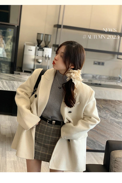 Women's Turtleneck Sweater Winter 2025 Retro with Velvet Lining Thickened Inner Wear Thermal Knitting Bottoming Shirt Pullovers.