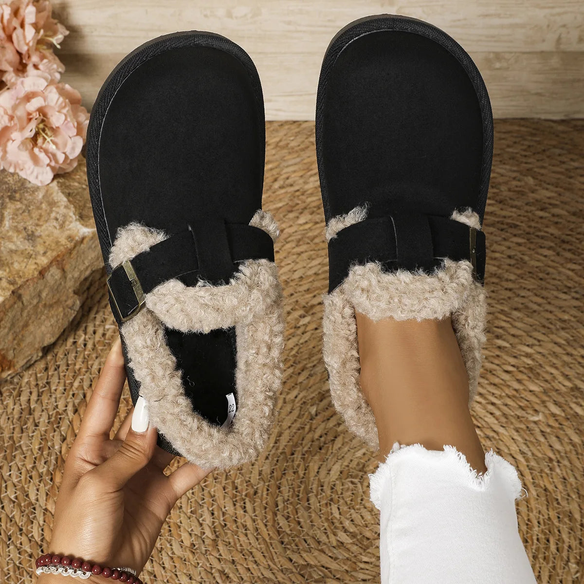 New 2025 Winter Women's Boots Plush Fashion Retro Bean Shoes Cotton Women's Flat Sole Slippers Platform Women Boots.