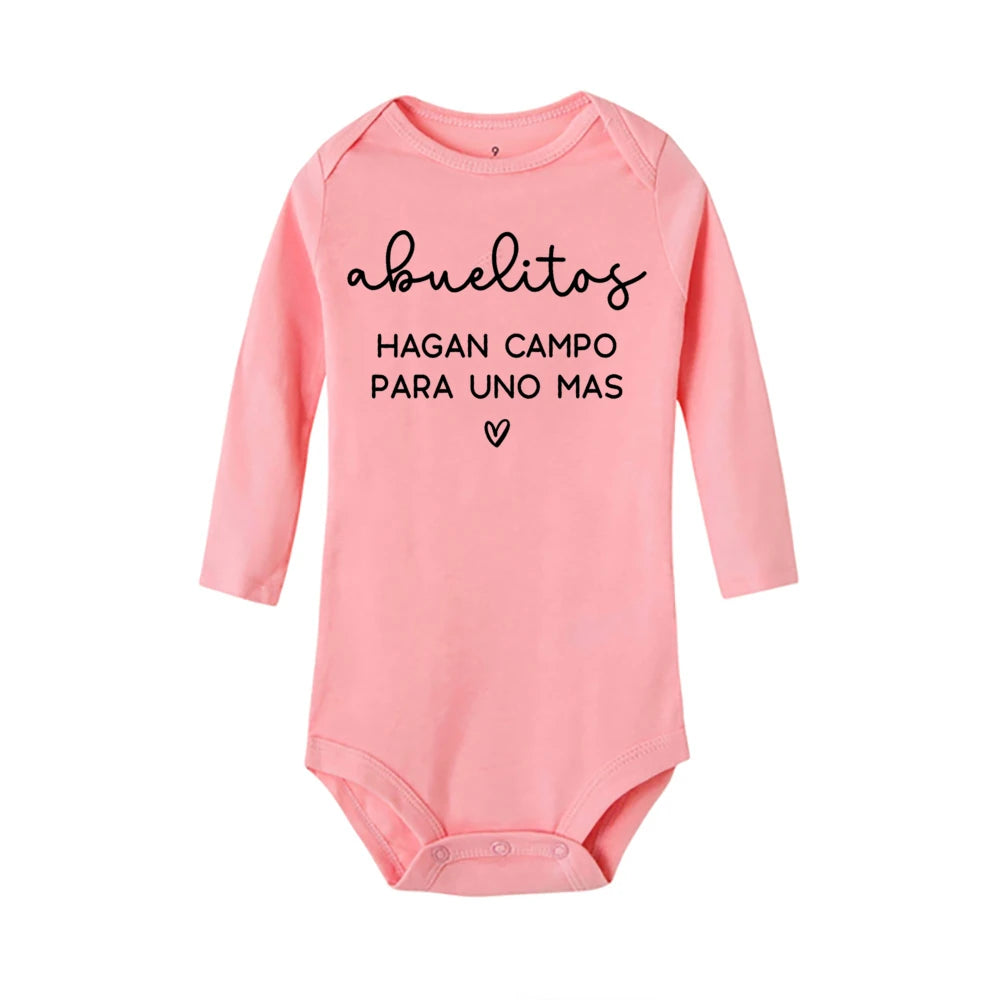 Großeltern machen Zimmer für ein weiteres Kleinkind mit langen Ärmeln, Strampler, Baby-Ankündigung, Neugeborenen-Body, Schwangerschafts-Enthüllungskleidung.