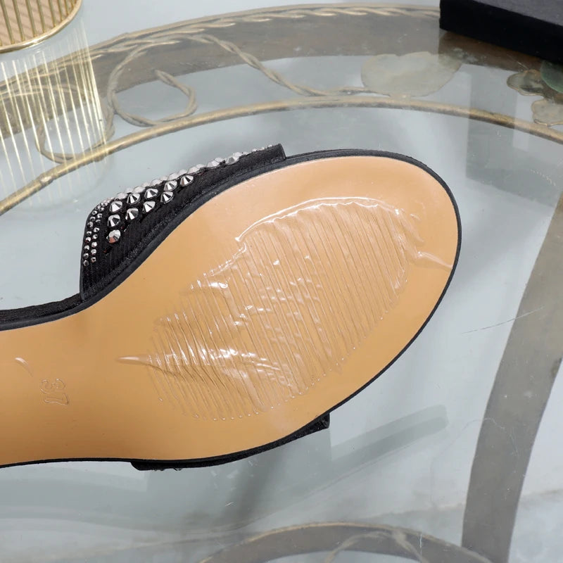 Golden heeles sandals new rhinestones in the summer 2025  thick heels lady slippers wearing banquet luxury elegant slippers.