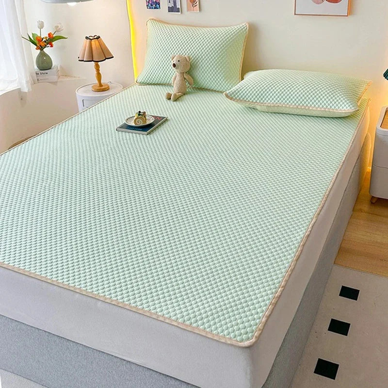 High End Latex Cooling Mattress with Elastic Band Quick-Dry Breathable Summer Bed Mat Machine Washable Foldable Sleeping Pad.