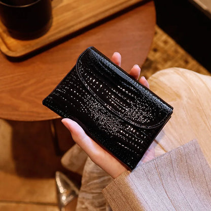 Magnetic Clasp Short Ladies Genuine Leather Wallet 2025 New Alligator Cow Leather Purse Woman RFID Card Holder Mini Clutch.