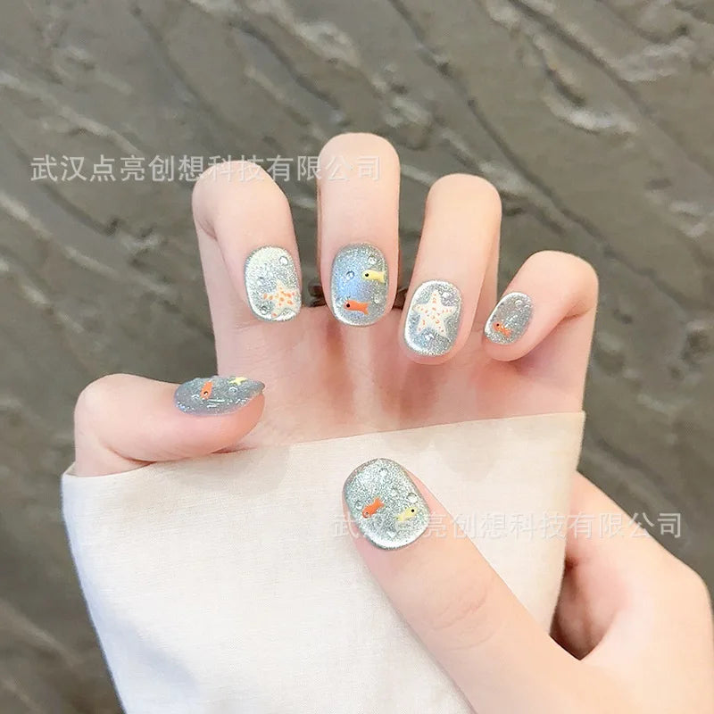 10pcs/set Handmade Press-On Nails - Blue Glossy Fish & Bubbles Design Short Oval Fake Nails with Cat Eye Effect False Nails.