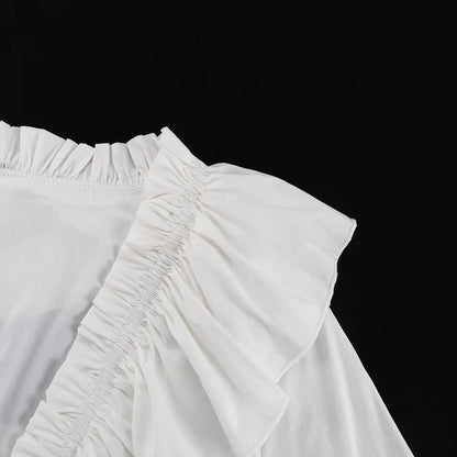 Glänzendes gekräuseltes weißes Mini kleid mit V-Ausschnitt, weibliches Patchwork, langärmliges, elegantes Verband-Mode kleid, hoch tailliertes Schnür kleid für Frauen