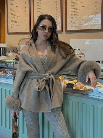 Graue Damenjacke mit Schnürung und Fuchspelzärmeln, eleganter mittellanger Wollmantel mit V-Ausschnitt, 2025, Herbst, lässige Mode, Pendler-Outwear
