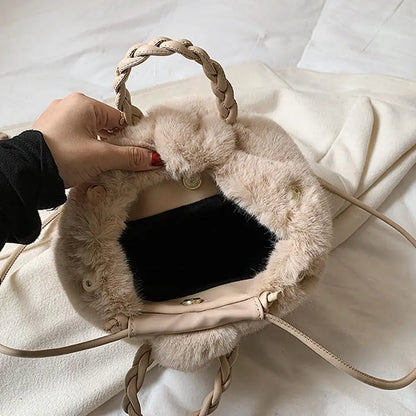 Cute Pumpkin Bag 2025 Autumn And Winter New Fashion Cloud Crossbody Bag Niche Design Sweet Girl Handbag.