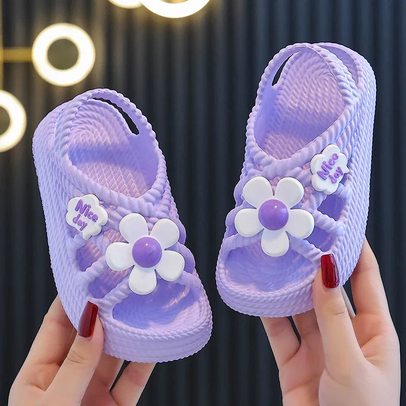 2025 New Children's Slippers Summer Girls and Boys Bathroom Home Anti slip Beach Shoes Soft Soled Baby Sandals.