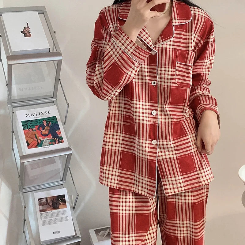 Spring and Autumn New Couples Pajamas Homewear Suit Female Is Christmas Plaid Thin Section Long-Sleeved Simple Leisure Homewear.