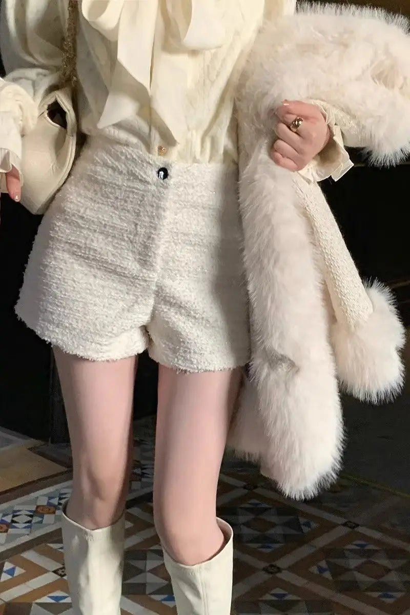 2023 Fall/Winter French Style Tweed Shorts High-Waisted Slimming Boot Shorts for Women Elegant Chic Design Versatile and Unique.