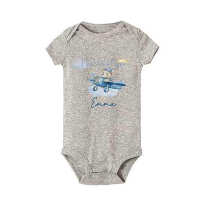 Benutzer definierte Name Erste Zeit Flyer & Bär Flugzeug drucken Baby Bodysuit lässig Kurzarm Säugling Stram pler Baby Souvenir Geschenke Kleidung.