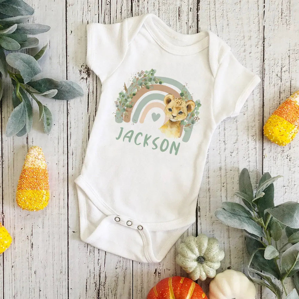 Personal isierte Baby Bodysuit Regenbogen Tier mit Namen Säugling Overalls Neugeborenen Wild One Outfits Stram pler Baby Geburtstag Dusche Geschenke.