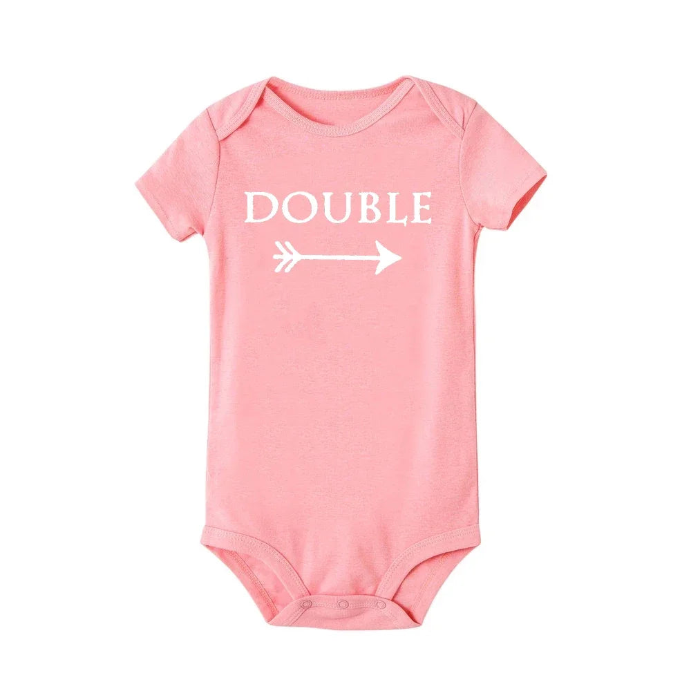 Neugeborenen Baby Bodys Doppel Ärger Twin Kinder Unisex Kurzarm Strampler Playsuits Outfits Jungen Mädchen Geboren Krabbeln Kleidung