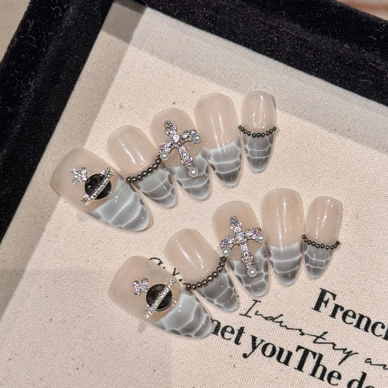 10pcs Handmade Almond False Nails Black White Alligator Print French Style Press On Nail Diamond Cross Design Wearable Fake Nail.