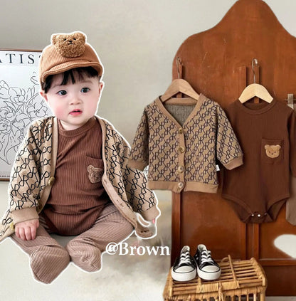 Ins 2024 Frühling Herbst Baby Jungen Bodysuit Baumwolle gestreiften Cartoon gedruckt Langarm Kleinkind Jungen Stram pler Neugeborene Jungen Outfits.