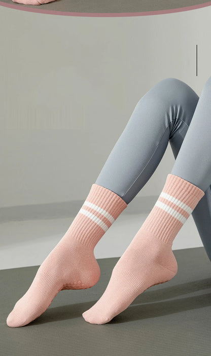 4 Pairs Yoga Socks for Women Professional Non-slip Silicone Mid-tube Pilates Socks Indoor Fitness Gym Dance Sports Floor Socks.