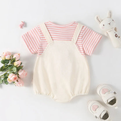 2024 Sommer Baby Mädchen Kleidung niedlichen Hasen falsch zweiteiligen Bodysuit Kleinkind Streifen Patchwork einteilige Kleidung