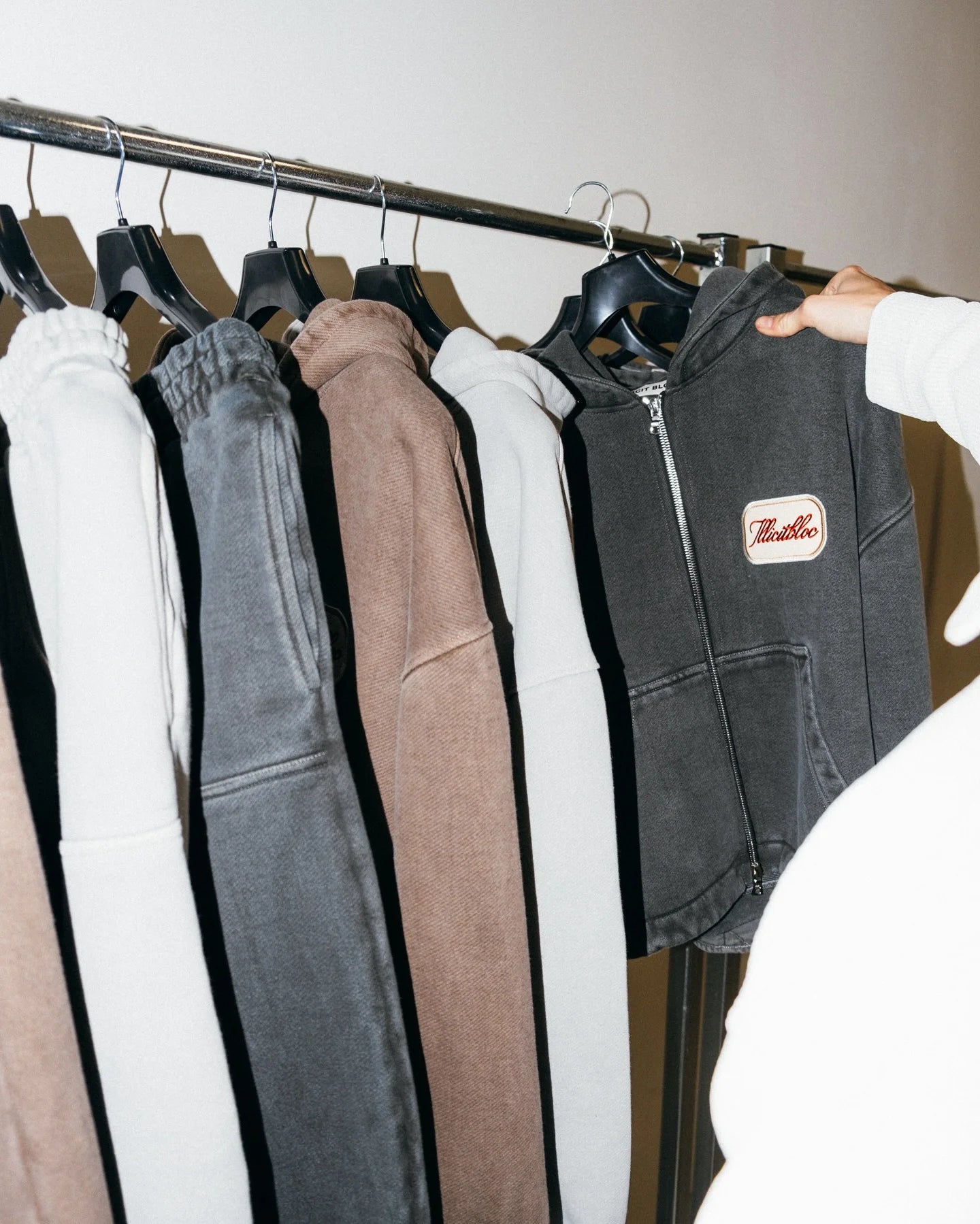 Casual Fashion American Solid Color Cotton Oversized Sweatshirt Men Two Piece Harajuku Joker Slacks Jogging Pants Tracksuits.