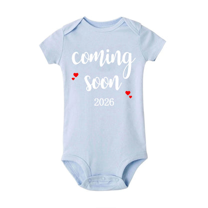 Baby-Ankündigung bald 2026 Neugeborene Baby-Bodys Sommer Jungen Mädchen Strampler Körper Schwangerschaft offenbaren Kleidung.