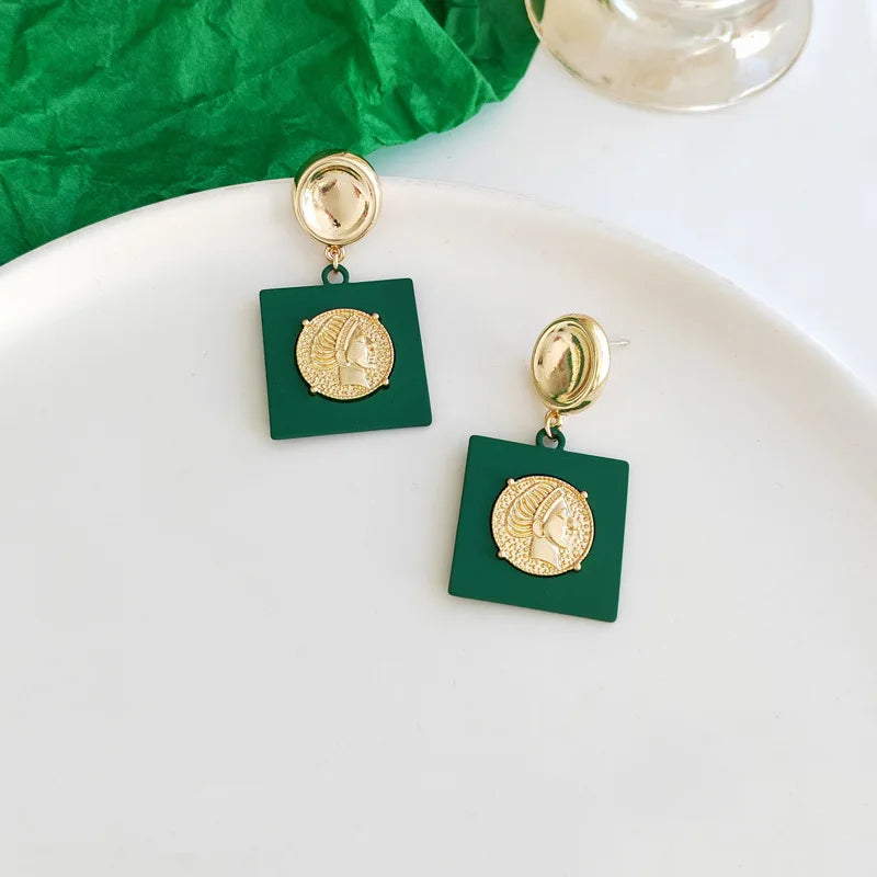 2023 New Fashion Cute Animal Stud Earrings Women Cartoon Small Black Cat Bear Shark Dinosaur Earring Ear Stud Girl Funny Jewelry.