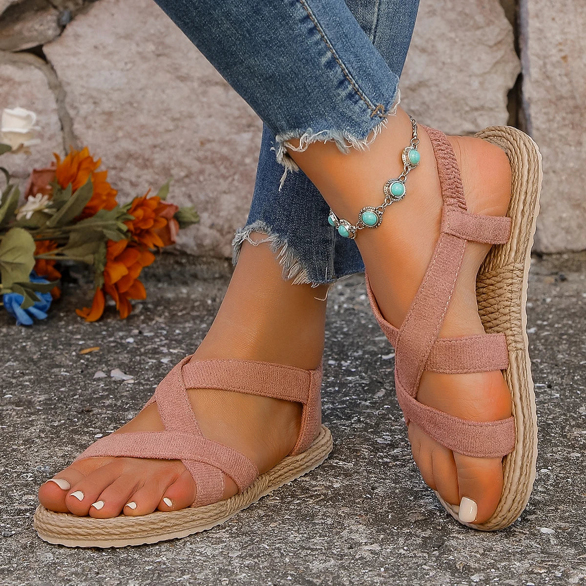 Women's fashion solid color features trend anti-slip wear-resistant soft soled flat sandals.