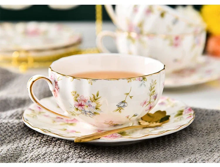 Tea Set Ceramic Coffee Cup Suit British Style High-Grade Bone China Golden edge Tea Cup And Saucer With A Spoon.