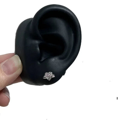 1 Pcs Sliver Dog Bone Claw 316L Stainless Steel Ear Bone Nail Korean Style Fashion Cartilage Earrings For Women Jewelry.