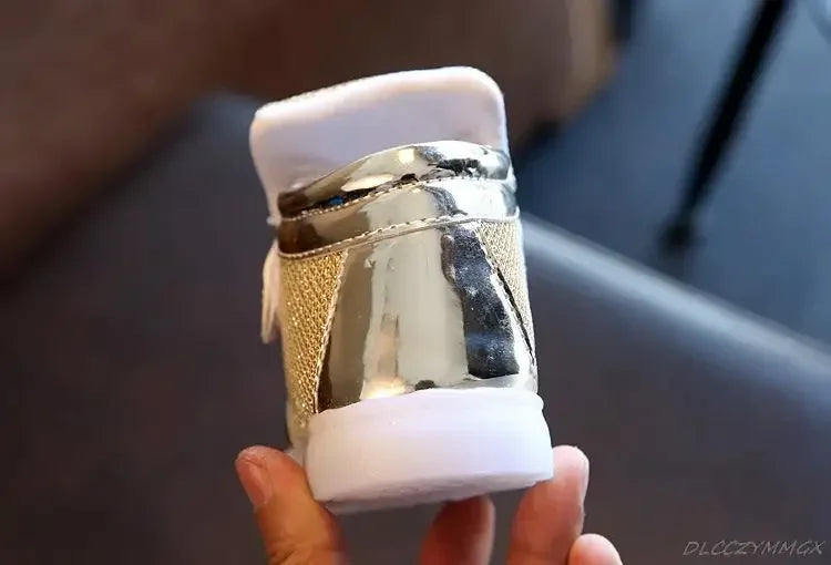 New Children Luminous Shoes Boys Girls Sport Running Shoes Baby Flashing Lights Fashion Sneakers Toddler Little Kid LED Sneakers.