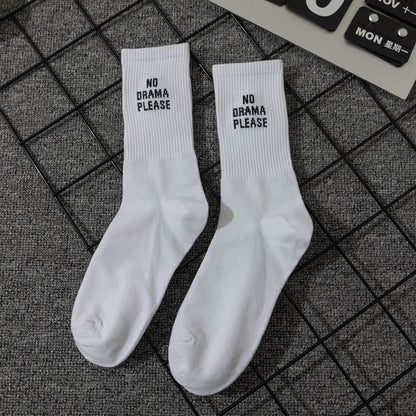 Simple European and American street letters white men's and women's socks sports hip hop college style socks.