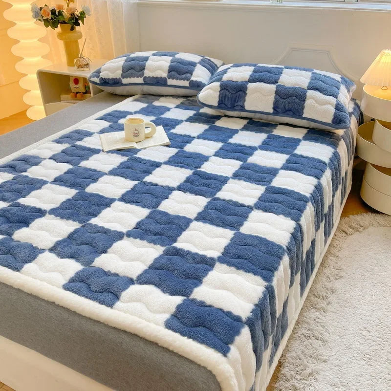 Checkered A-Class Thick Quilted Mattress 1 Pcs Warm Antibacterial Bed Pad for Autumn Winter Super Soft Fits Mattress for Single.