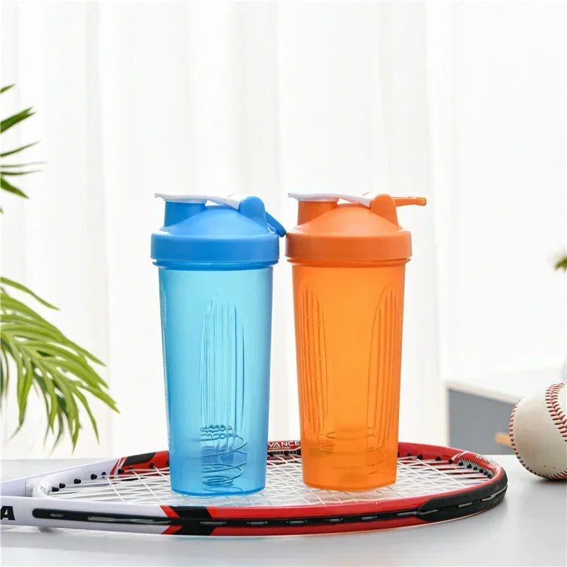 600ml Portable Protein Powder Shaker Bottle Leak Proof Water Bottle for Gym Fitness Training Sport Shaker Mixing Cup with Scale.