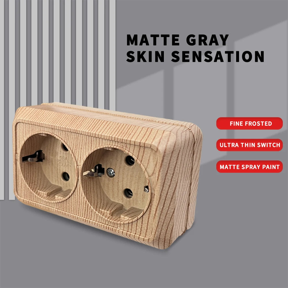 Holzfarbe, Wandoberfläche, 2-Steckdosen, Stecker, EU-Außensteckdosen mit Erdung, Steckdose für den Außenbereich, flammhemmender Kunststoff.