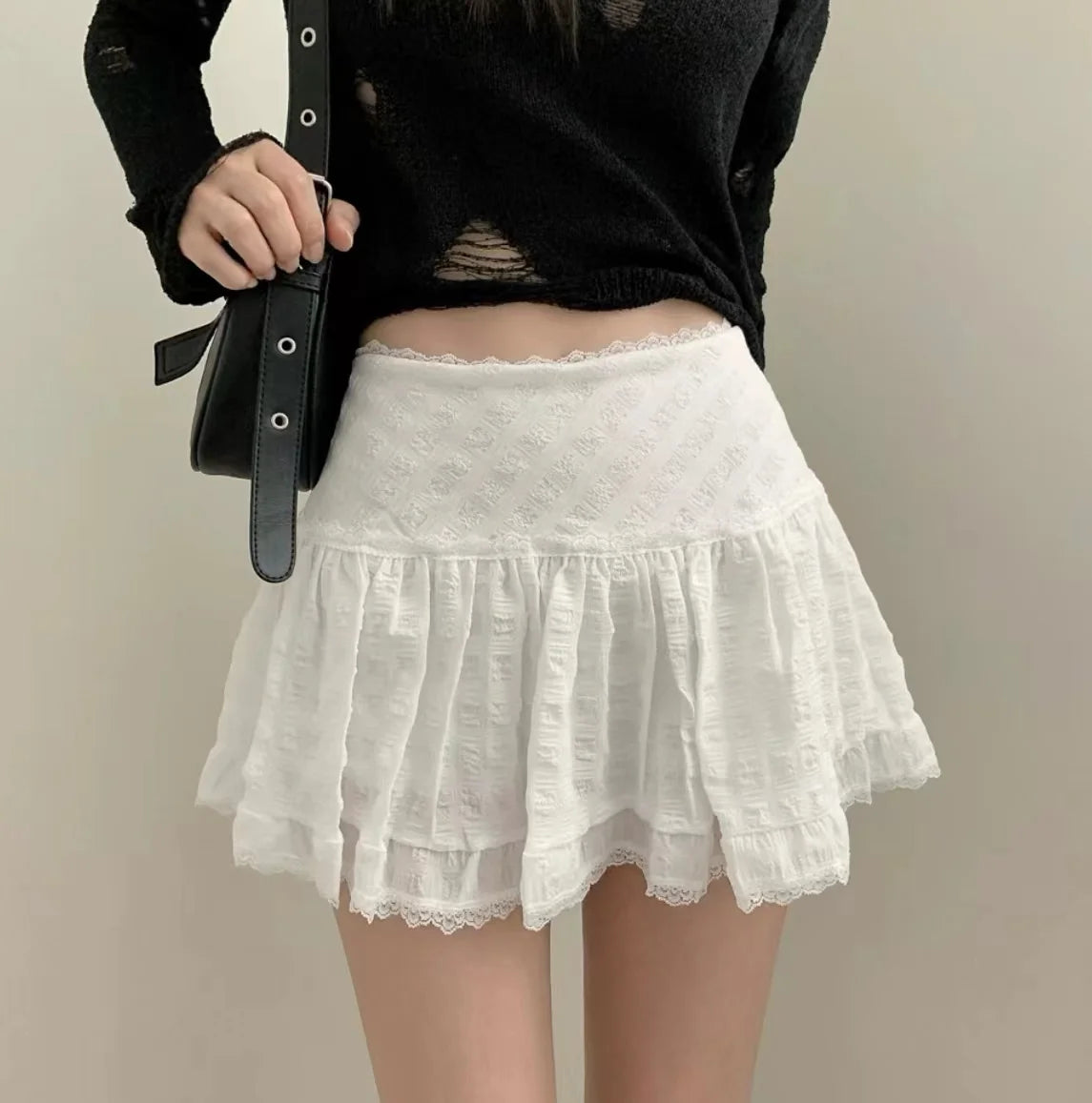Y2K Low Rise Mini Skirt Tiered Ruffled Lace Trim White Short Skirt Summer Women Teen-Girl Feminine Barbiecore Outfit.