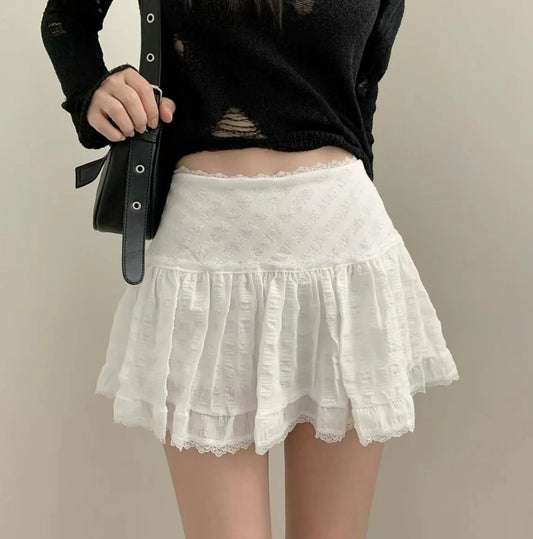 Y2K Low Rise Mini Skirt Tiered Ruffled Lace Trim White Short Skirt Summer Women Teen-Girl Feminine Barbiecore Outfit.