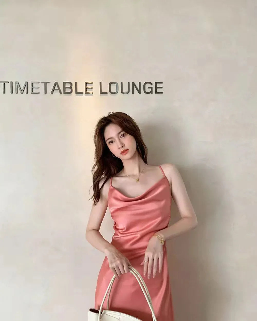 Chiffon-Stoff, Neckholder, mittellanges Kleid für Damen, Sommer, neuer sanfter Stil, schlankmachende Taille, A-Linien-Rock, Polyesterfaser, ärmellos.