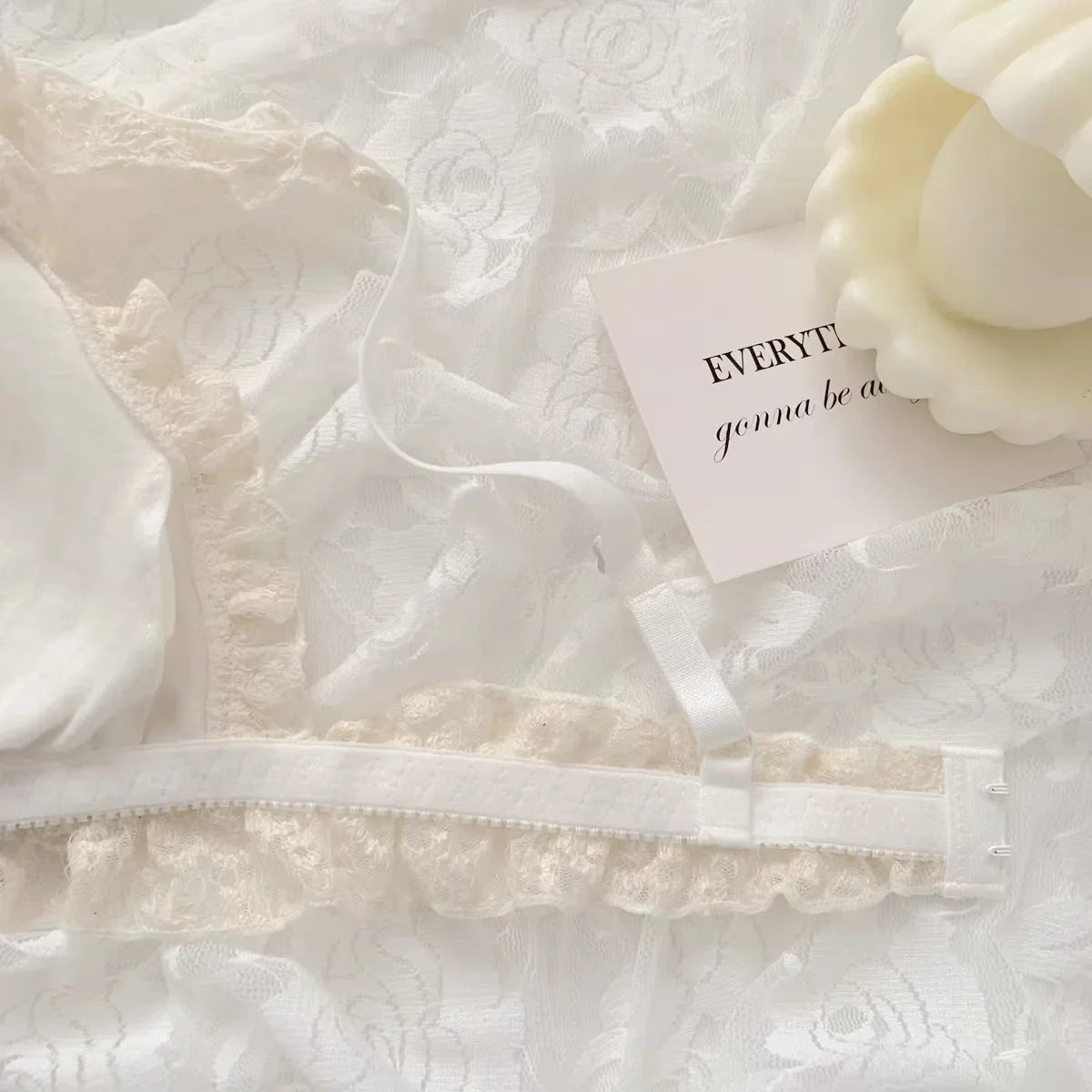 Japanese girl underwear female sweet cute pure desire without underwire bow lace edge thin bra set.