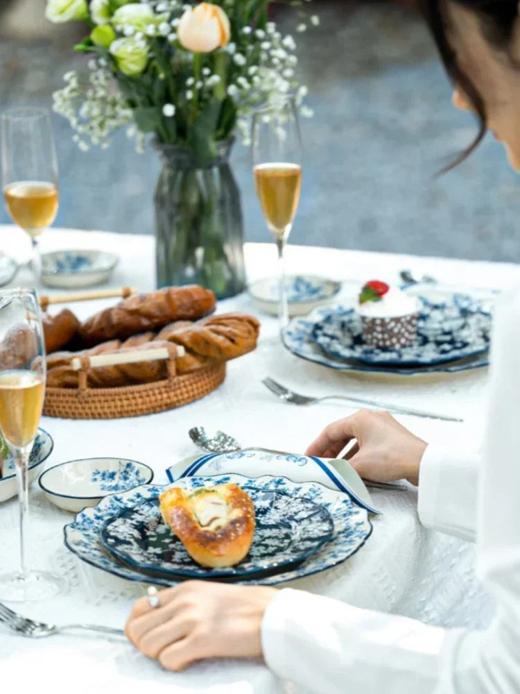 SOLECASA English Retro Ceramic Tableware Blue Flowers Pattern Household Salad Bowls Steak Plate Fruit Dessert Plates Dinnerware.