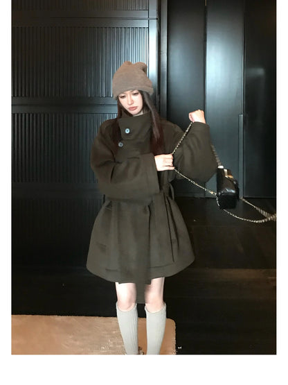 MiiiiX Lässiger Stehkragen, lockerer Wollmantel, mittellang, vielseitige Jacke, Schnür-Taille, Oberbekleidung, 2024, Herbst-Damenkleidung.