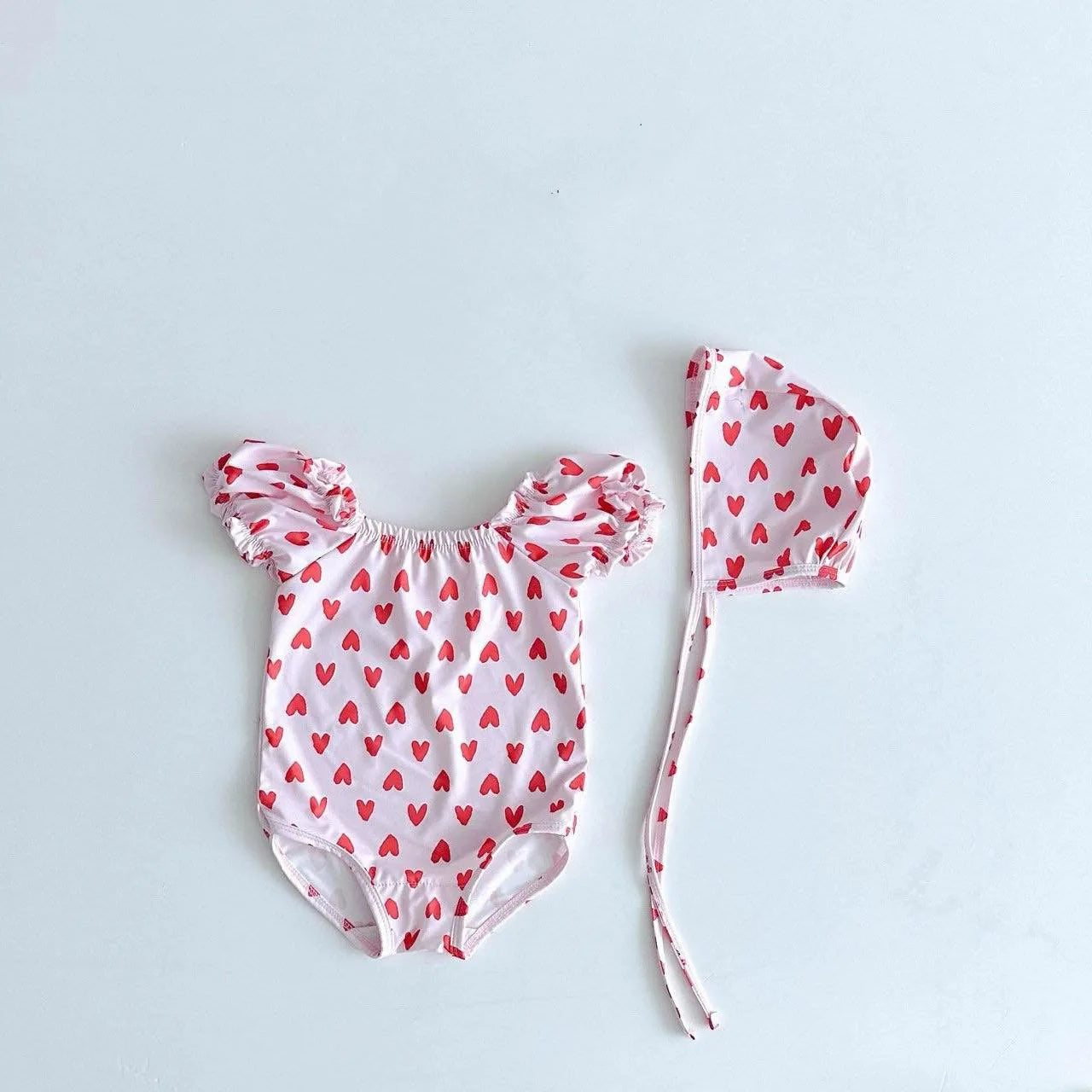 2025, Sommer Baby Badeanzug Koreanischen Stil INS Gedruckt Infant Ein Stück Overall Kleinkind Mädchen Schwimmen Body Mit Hut