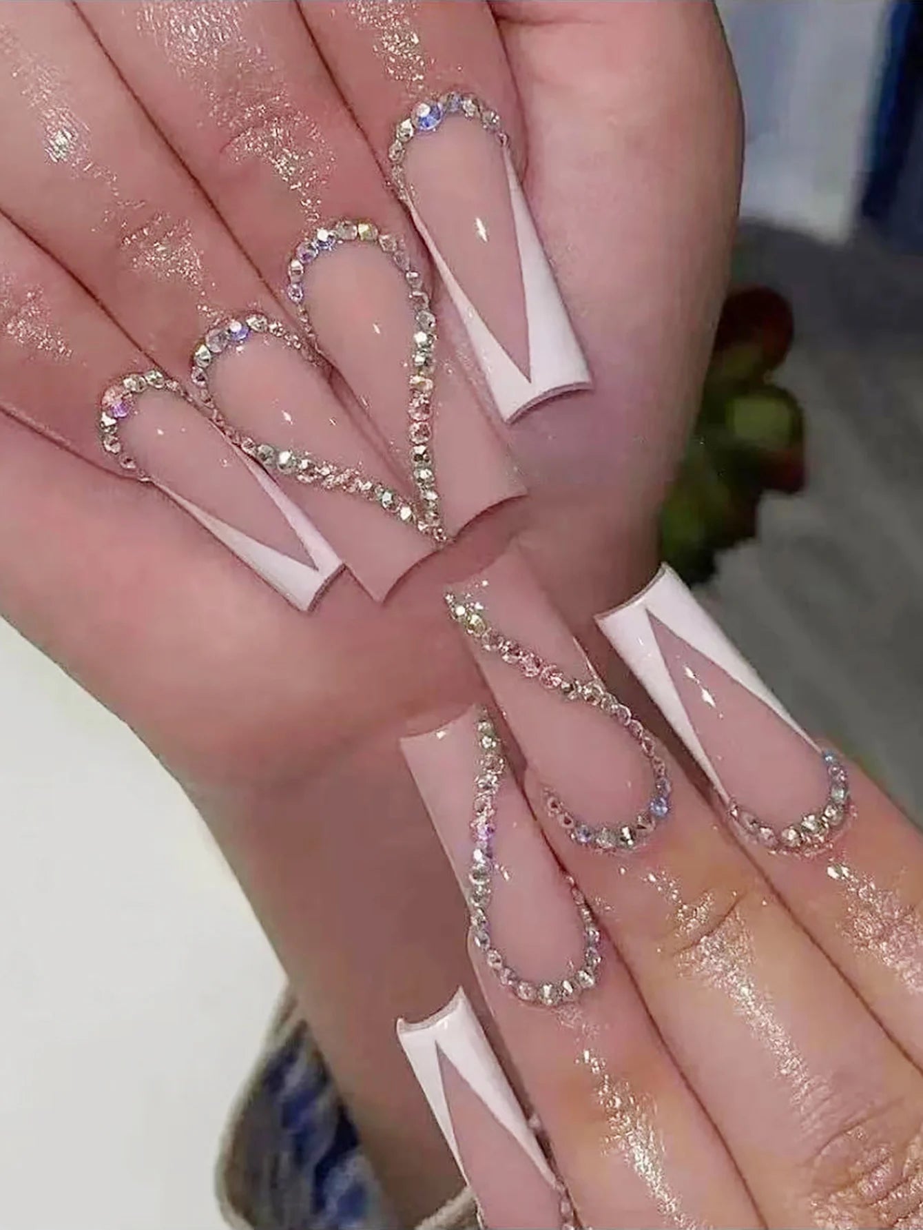 Transform Your Nails with 24pcs Long Coffin White French 3D Rhinestone Decor Fake Nail.